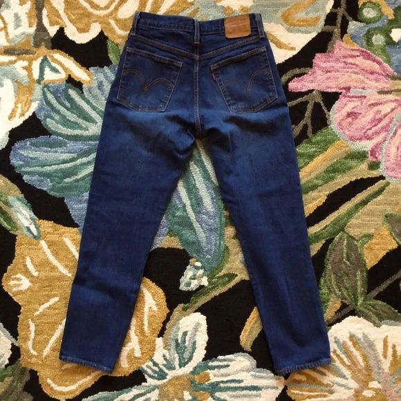 Levi’s Premium Wedgie Women’s Denim Jeans - Picture 2 of 11